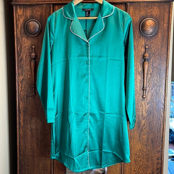 EMERALD GREEN SATIN SLEEP SHIRT - Picture 2 of 6